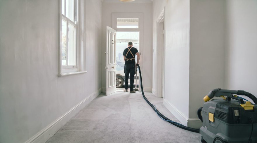 Keyframe 4, the threshold: the whole carpet clean, the technician in the doorway